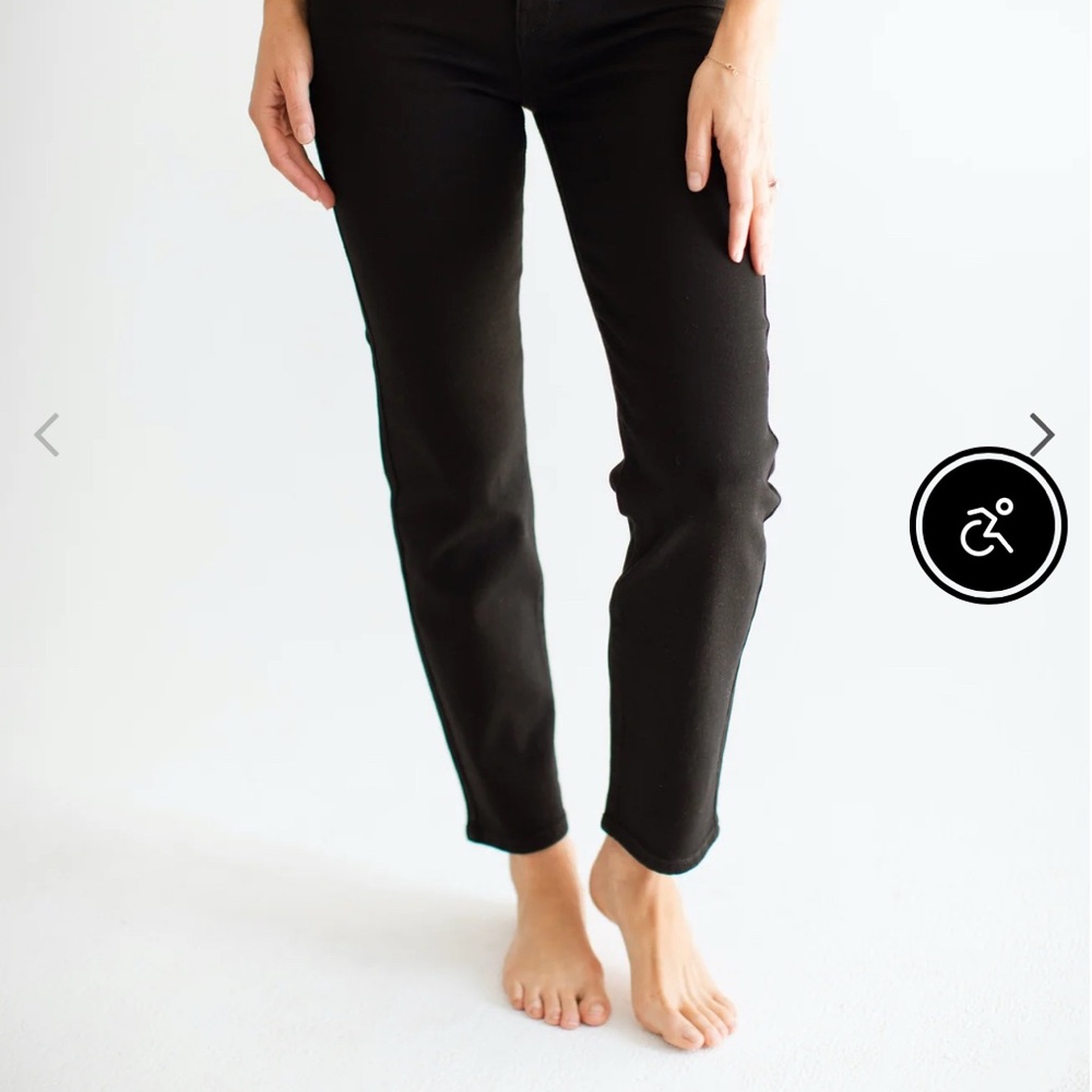 Carly Jean Los Angeles Chrissy Jeans in Black Size 3 (new without tags!)
